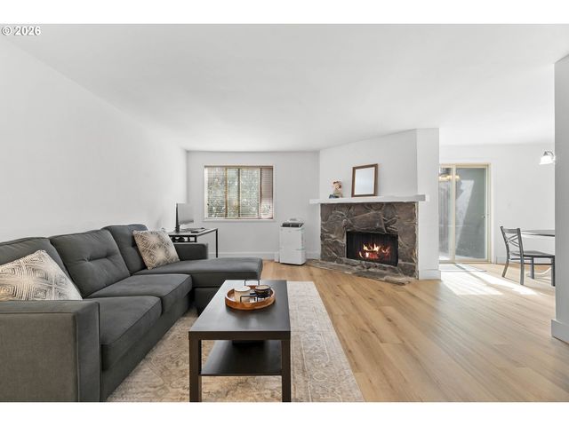 44 EAGLE CREST Dr 19, Lake Oswego, OR 97035