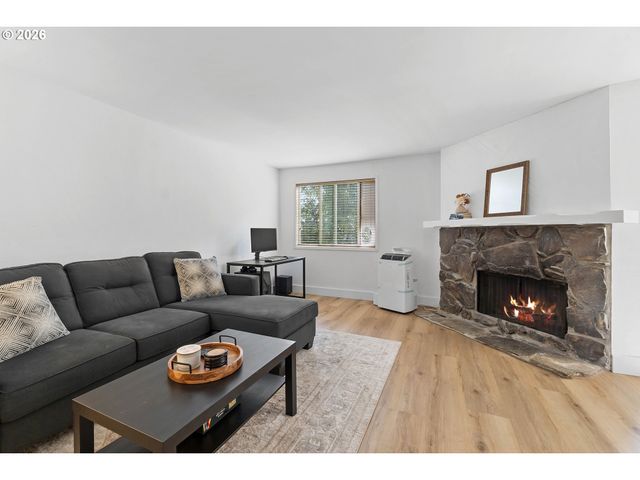 44 EAGLE CREST Dr 19, Lake Oswego, OR 97035