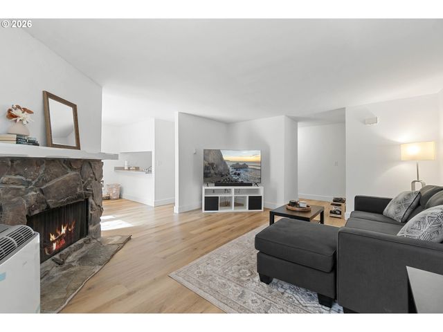 44 EAGLE CREST Dr 19, Lake Oswego, OR 97035