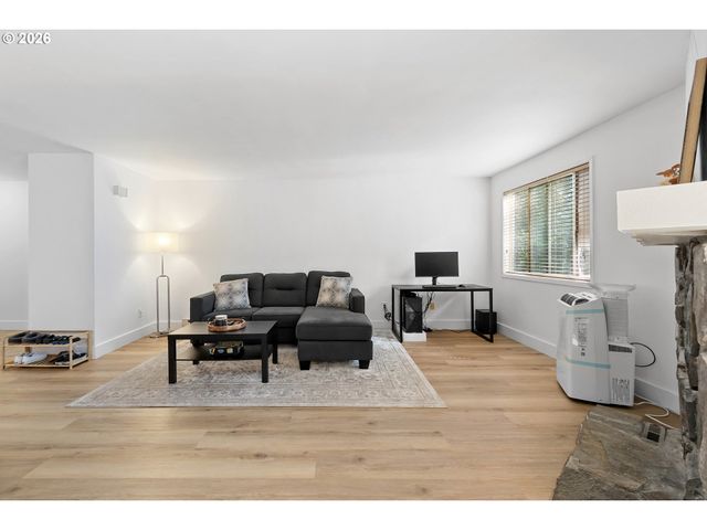 44 EAGLE CREST Dr 19, Lake Oswego, OR 97035