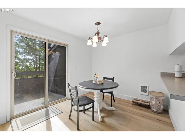 44 EAGLE CREST Dr 19, Lake Oswego, OR 97035