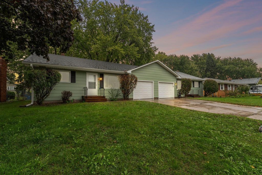 441 Skillman Avenue E, Maplewood, MN 55117 — exterior