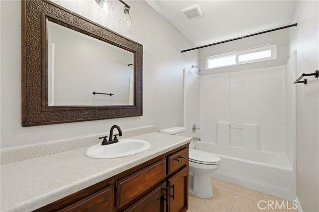 702 Montecito Court, Lemoore, CA 93245