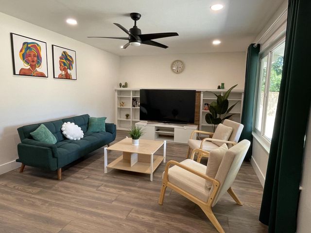 725 W Rialto Avenue, Fresno, CA 93705