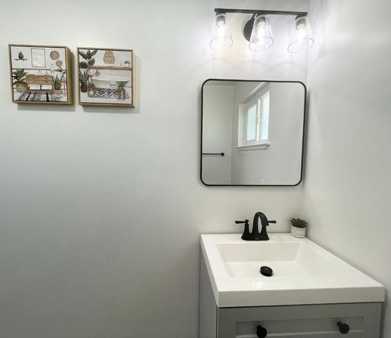 725 W Rialto Avenue, Fresno, CA 93705