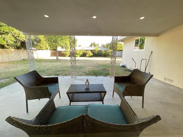 725 W Rialto Avenue, Fresno, CA 93705