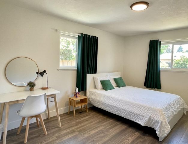 725 W Rialto Avenue, Fresno, CA 93705