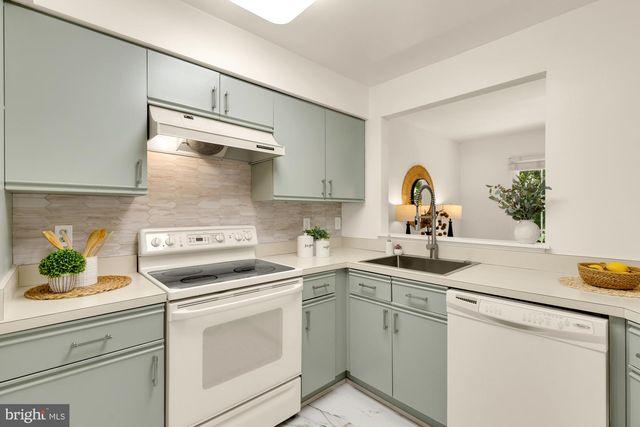 10224 FAIRE COMMONS CT, Burke, VA 22015