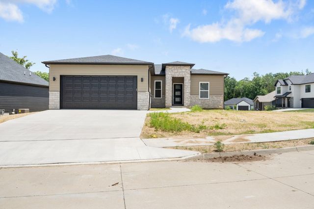 404 SUGARBERRY DR, Columbia, MO 65201