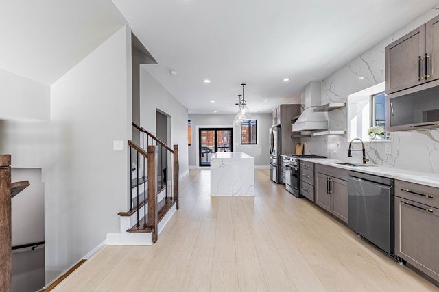 3530 W Van Buren Street, Chicago, IL 60624