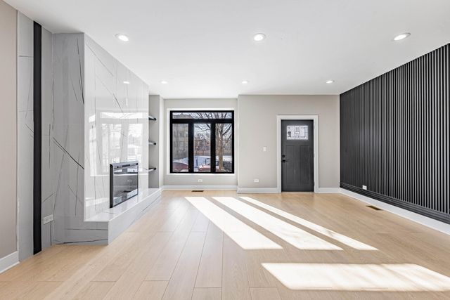 3530 W Van Buren Street, Chicago, IL 60624