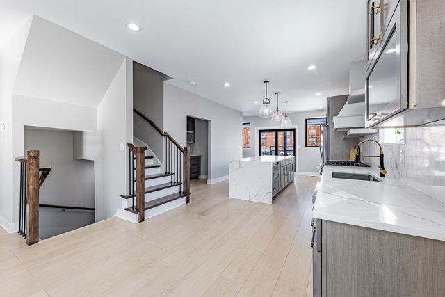 3530 W Van Buren Street, Chicago, IL 60624