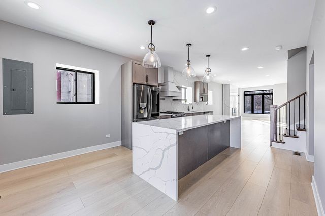 3530 W Van Buren Street, Chicago, IL 60624