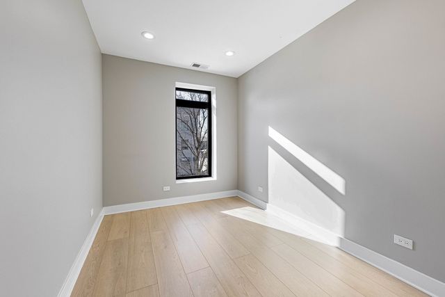 3530 W Van Buren Street, Chicago, IL 60624