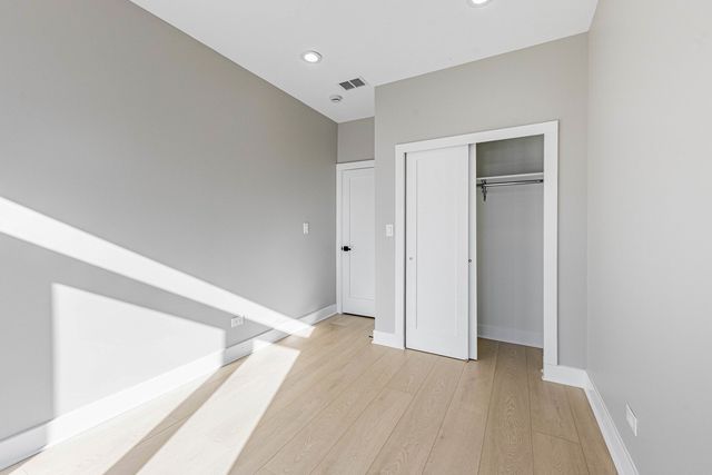 3530 W Van Buren Street, Chicago, IL 60624