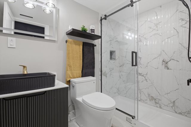 3530 W Van Buren Street, Chicago, IL 60624