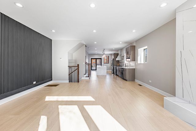 3530 W Van Buren Street, Chicago, IL 60624