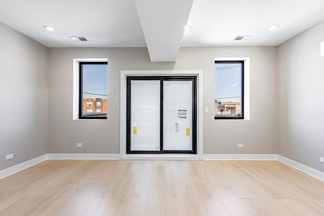 3530 W Van Buren Street, Chicago, IL 60624