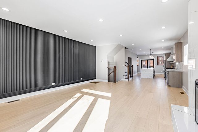 3530 W Van Buren Street, Chicago, IL 60624