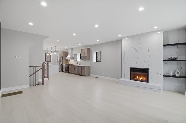 3530 W Van Buren Street, Chicago, IL 60624