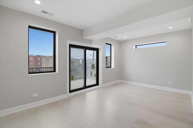 3530 W Van Buren Street, Chicago, IL 60624