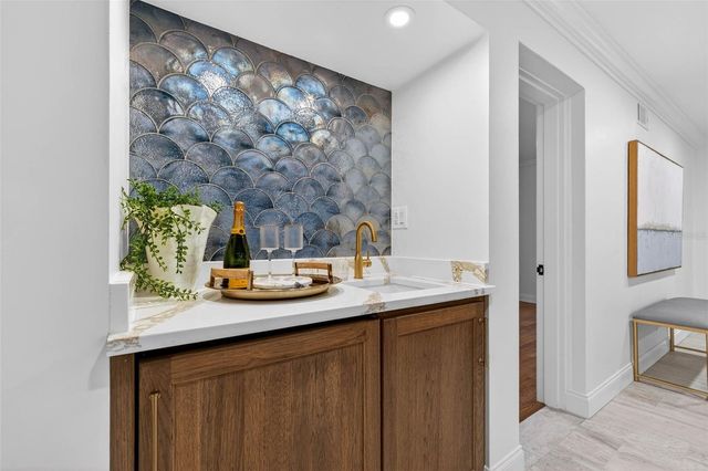 1222 BRIGHTWATERS BOULEVARD NE, St Petersburg, FL 33704