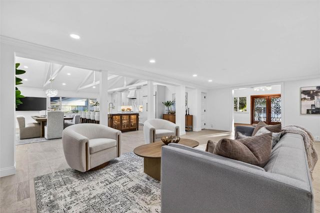 1222 BRIGHTWATERS BOULEVARD NE, St Petersburg, FL 33704