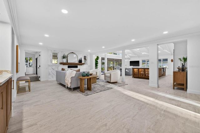 1222 BRIGHTWATERS BOULEVARD NE, St Petersburg, FL 33704