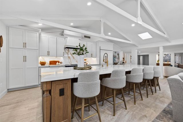 1222 BRIGHTWATERS BOULEVARD NE, St Petersburg, FL 33704