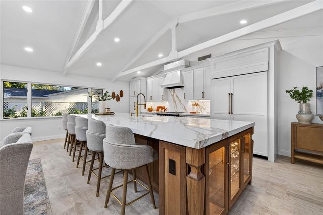 1222 BRIGHTWATERS BOULEVARD NE, St Petersburg, FL 33704