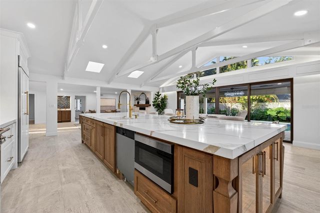 1222 BRIGHTWATERS BOULEVARD NE, St Petersburg, FL 33704