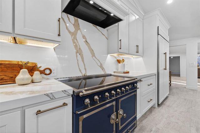 1222 BRIGHTWATERS BOULEVARD NE, St Petersburg, FL 33704