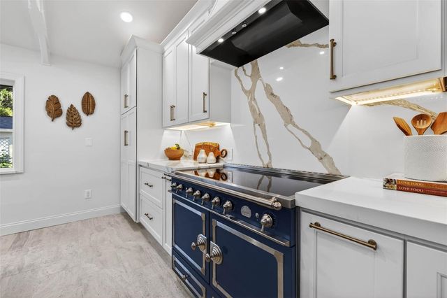 1222 BRIGHTWATERS BOULEVARD NE, St Petersburg, FL 33704