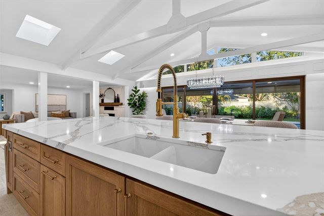 1222 BRIGHTWATERS BOULEVARD NE, St Petersburg, FL 33704