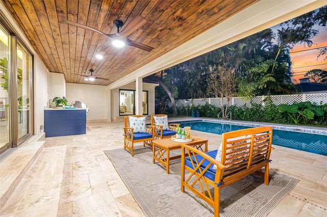 1222 BRIGHTWATERS BOULEVARD NE, St Petersburg, FL 33704