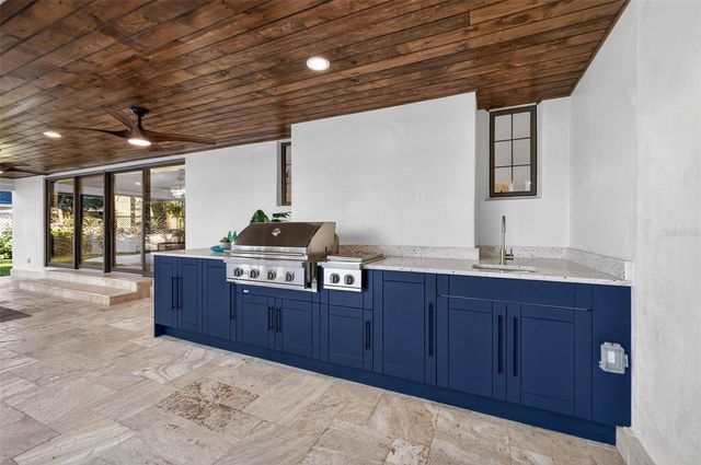 1222 BRIGHTWATERS BOULEVARD NE, St Petersburg, FL 33704