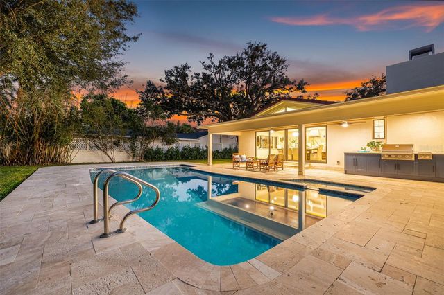 1222 BRIGHTWATERS BOULEVARD NE, St Petersburg, FL 33704