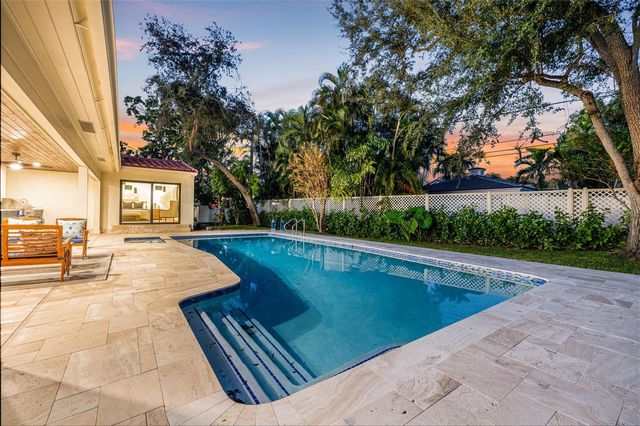 1222 BRIGHTWATERS BOULEVARD NE, St Petersburg, FL 33704