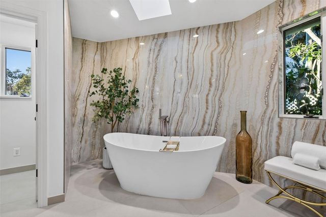 1222 BRIGHTWATERS BOULEVARD NE, St Petersburg, FL 33704