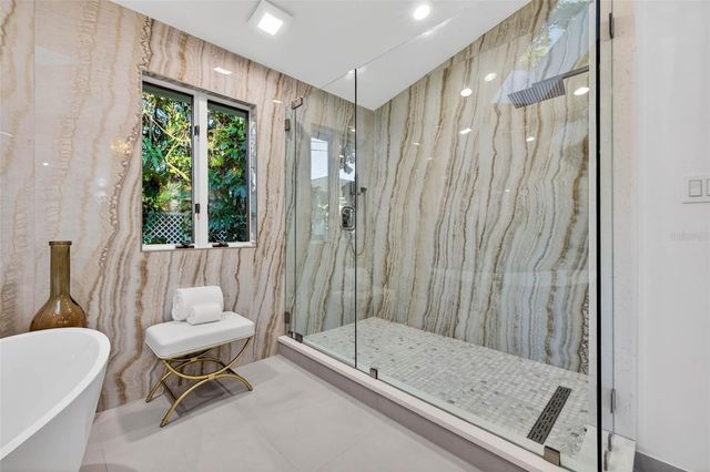 1222 BRIGHTWATERS BOULEVARD NE, St Petersburg, FL 33704