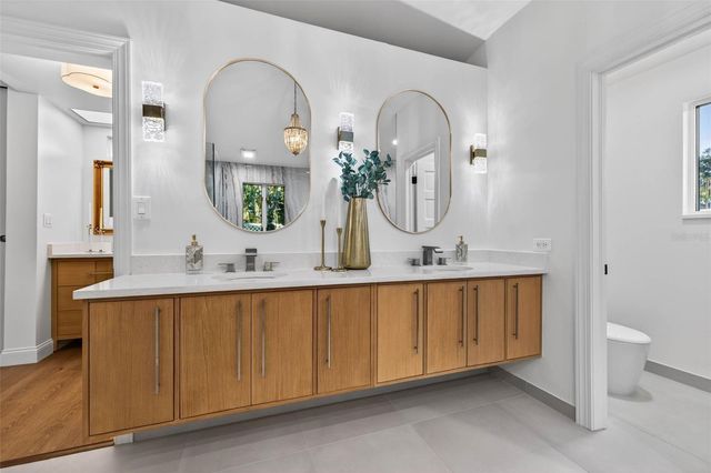 1222 BRIGHTWATERS BOULEVARD NE, St Petersburg, FL 33704