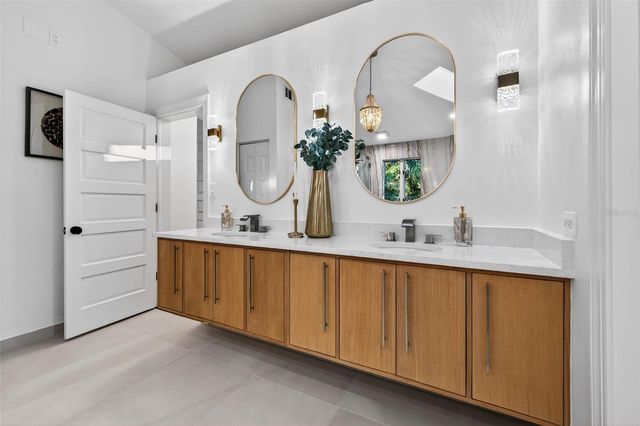 1222 BRIGHTWATERS BOULEVARD NE, St Petersburg, FL 33704