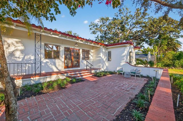 1222 BRIGHTWATERS BOULEVARD NE, St Petersburg, FL 33704