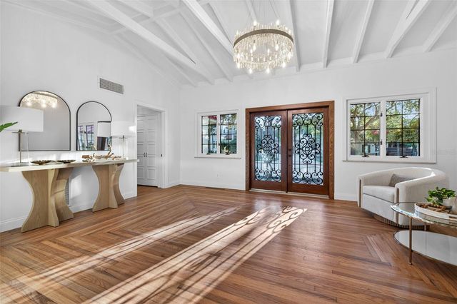 1222 BRIGHTWATERS BOULEVARD NE, St Petersburg, FL 33704