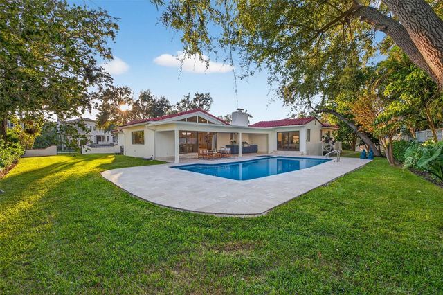 1222 BRIGHTWATERS BOULEVARD NE, St Petersburg, FL 33704