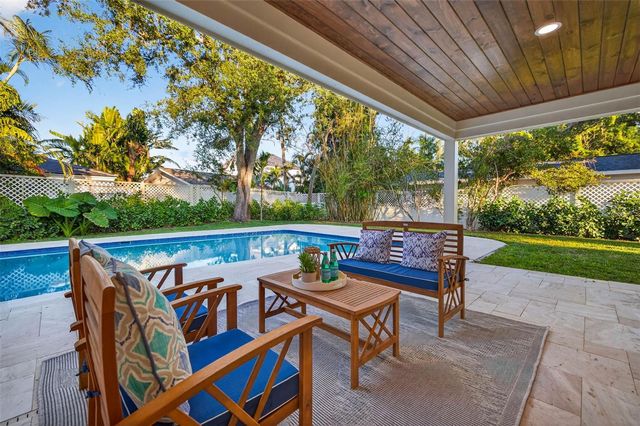 1222 BRIGHTWATERS BOULEVARD NE, St Petersburg, FL 33704