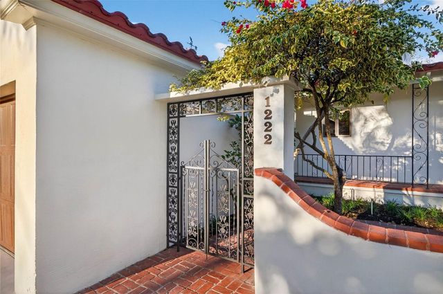 1222 BRIGHTWATERS BOULEVARD NE, St Petersburg, FL 33704