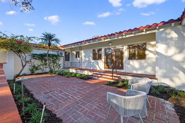 1222 BRIGHTWATERS BOULEVARD NE, St Petersburg, FL 33704