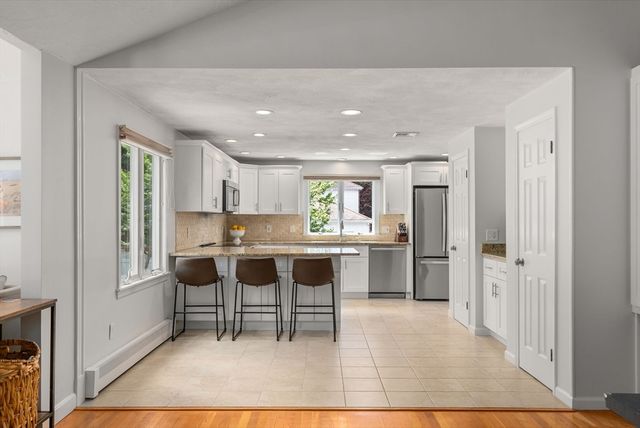 6 Hampton Court, Lynnfield, MA 01940