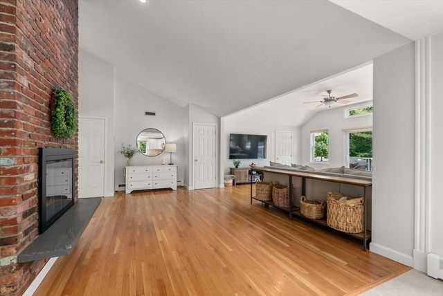 6 Hampton Court, Lynnfield, MA 01940